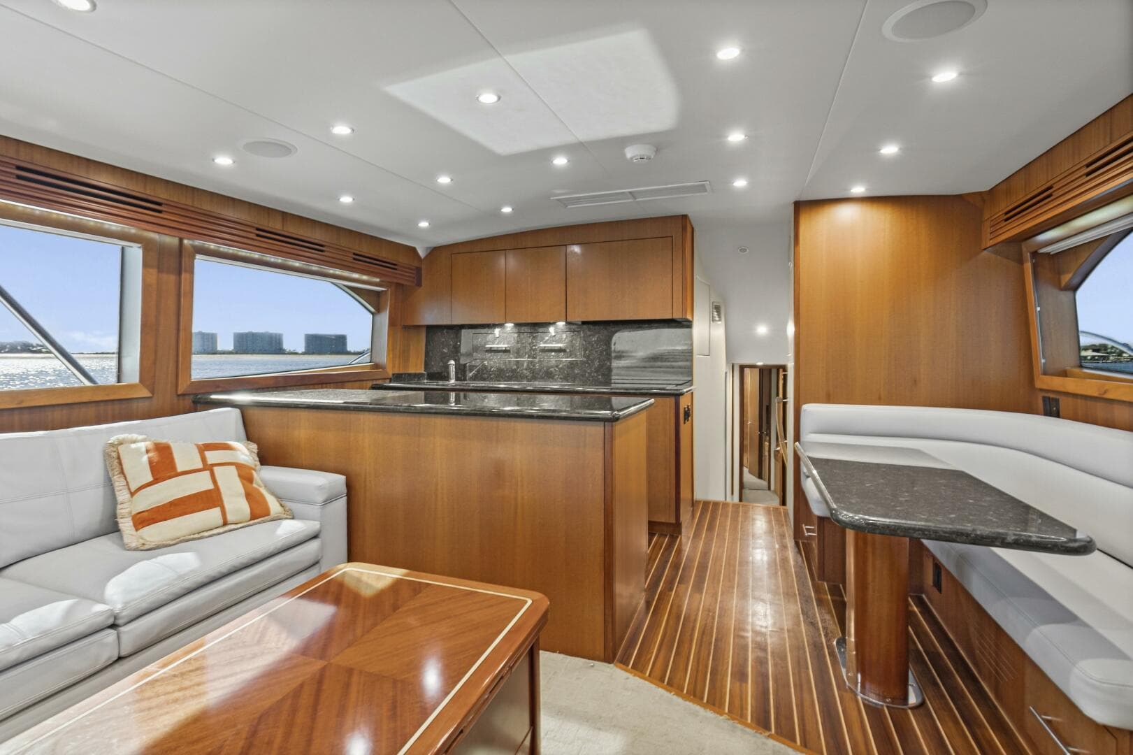 2008 Hatteras 60 Convertible — photo 8