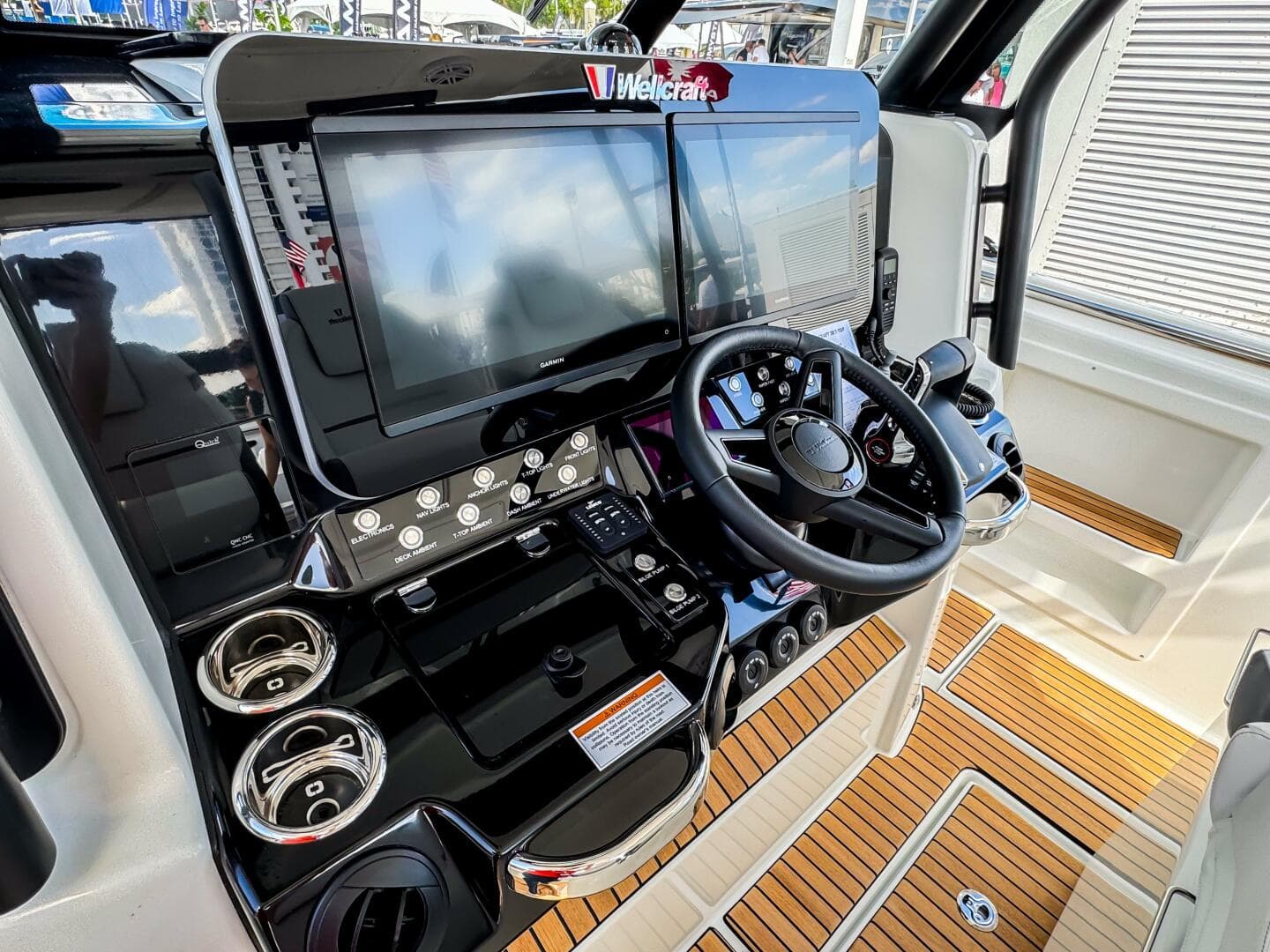 2026 Wellcraft 38 T-Top — photo 19