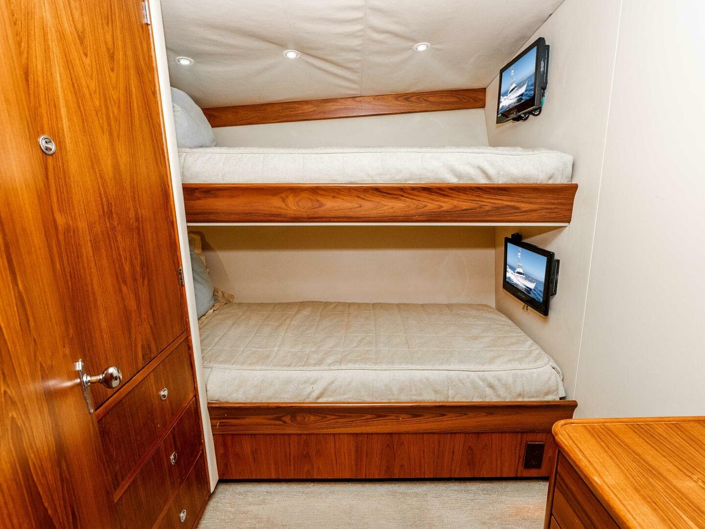 1981 Merritt 55 Convertible — photo 19