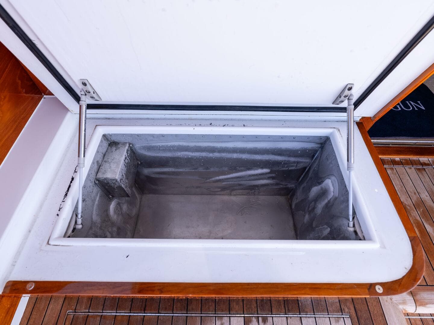 1981 Merritt 55 Convertible — photo 30