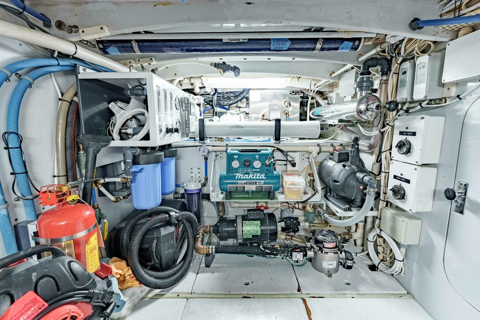 1981 Merritt 55 Convertible — photo 37