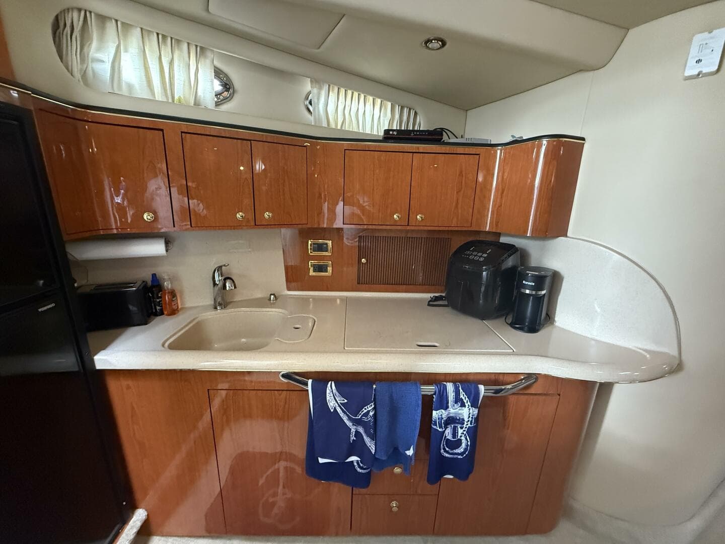 2001 Sea Ray 410 Sundancer — photo 17