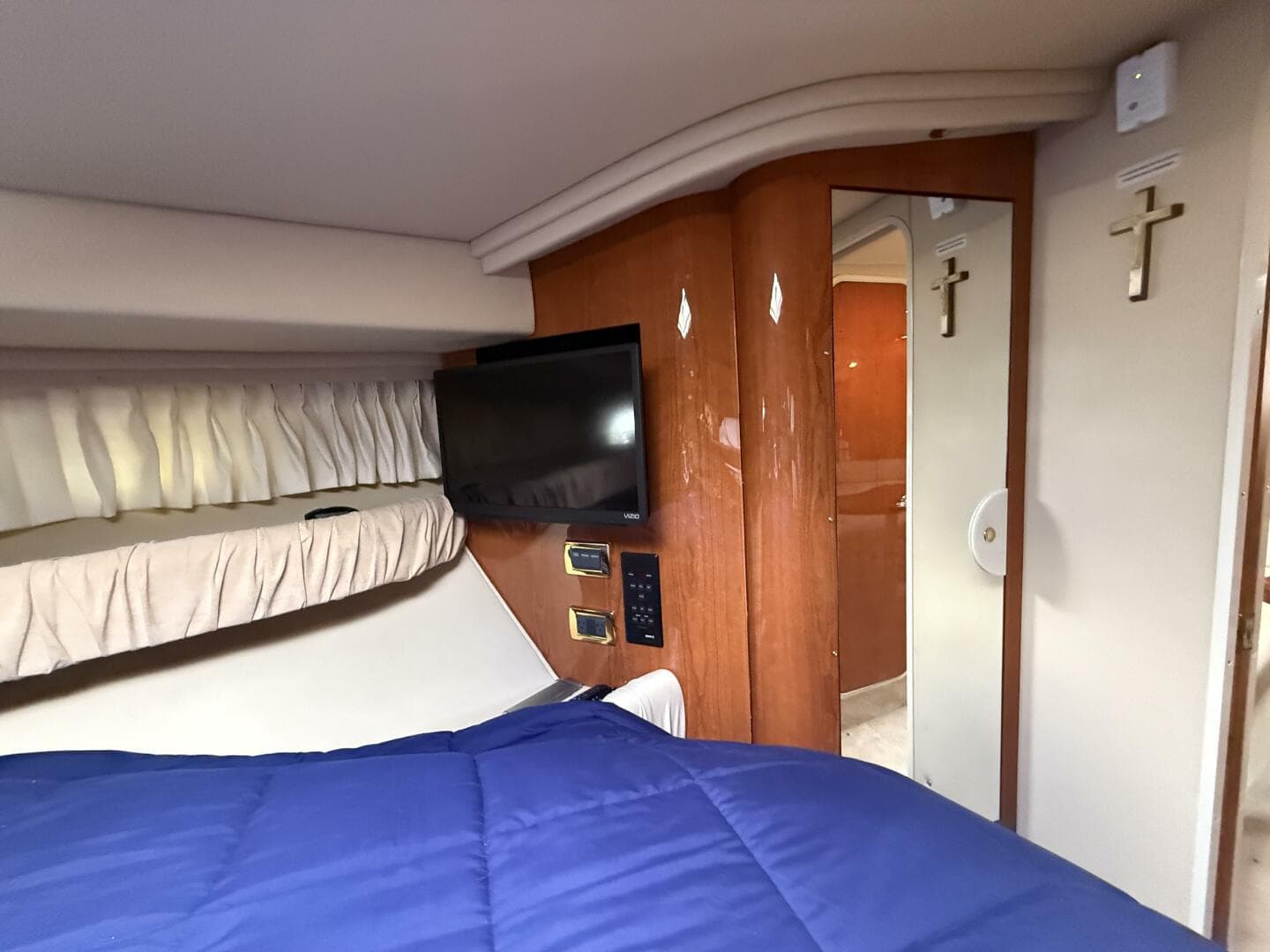 2001 Sea Ray 410 Sundancer — photo 15