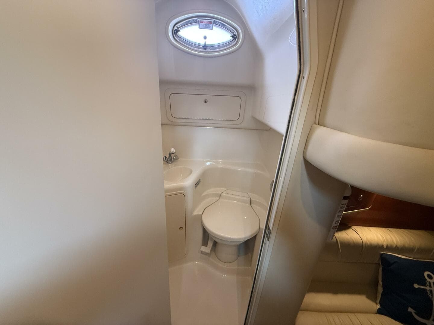 2001 Sea Ray 410 Sundancer — photo 20