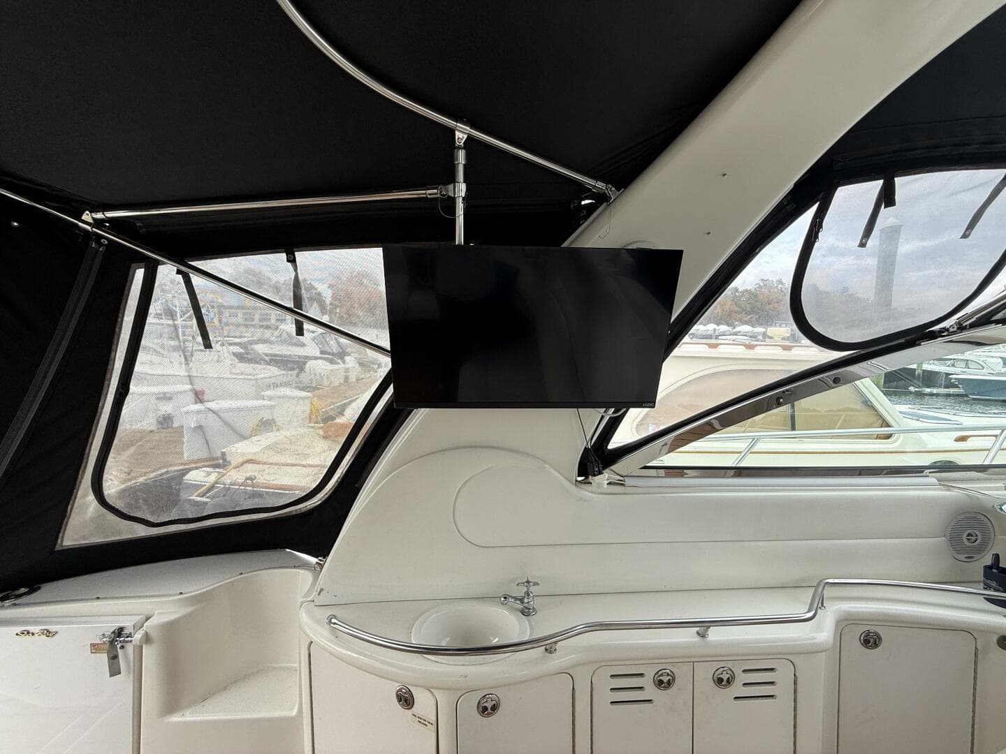 2001 Sea Ray 410 Sundancer — photo 7