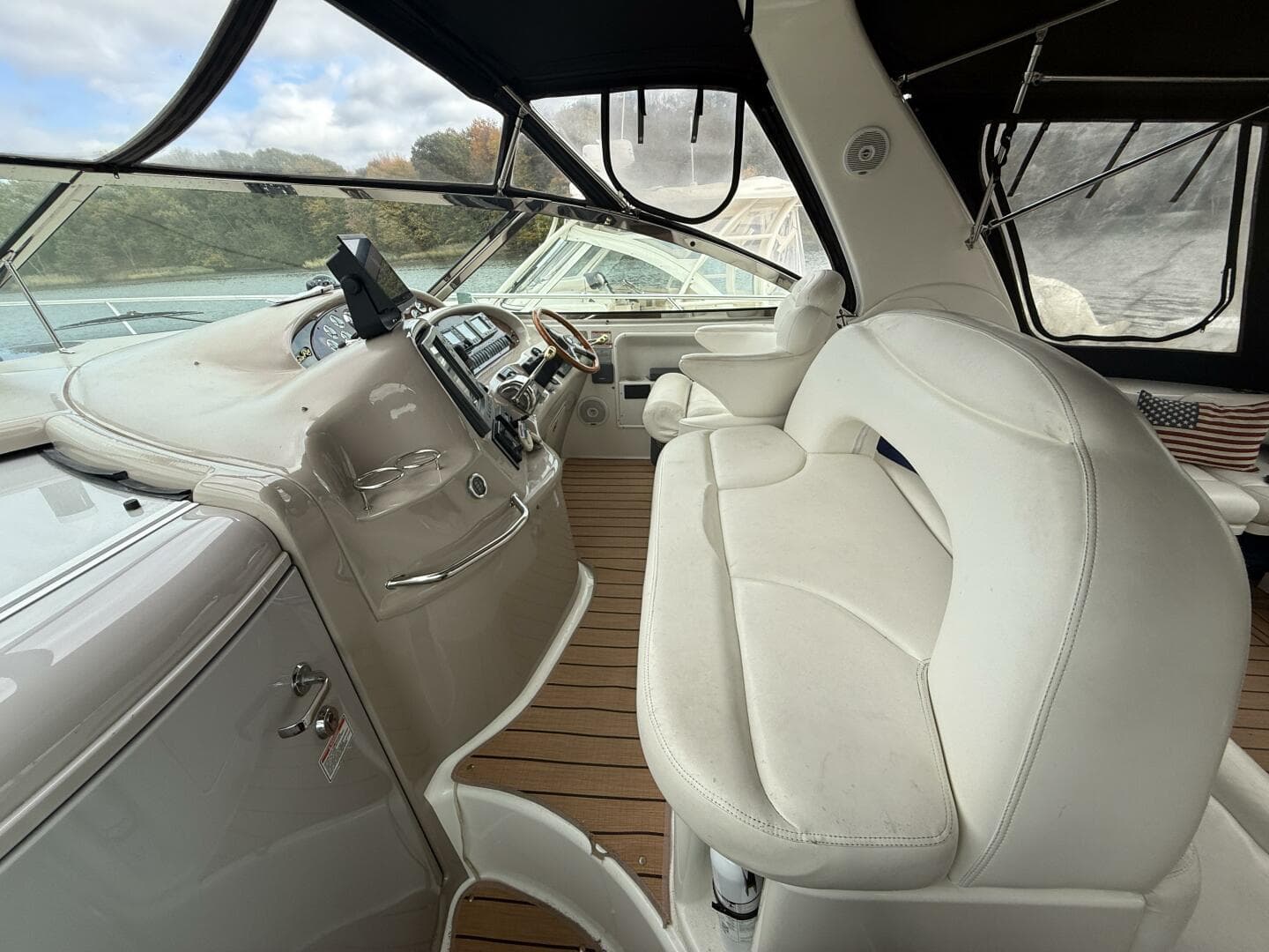 2001 Sea Ray 410 Sundancer — photo 5