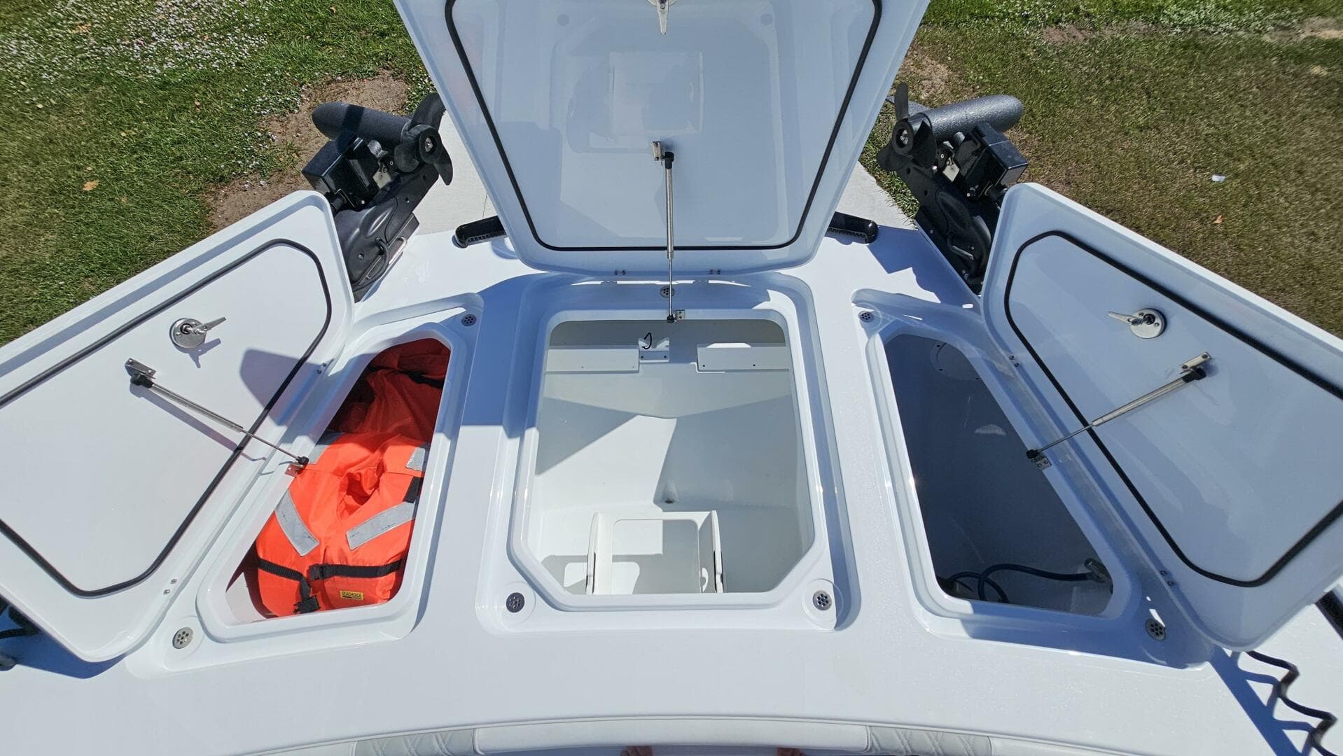 2025 Costa Custom 34 SV — photo 19