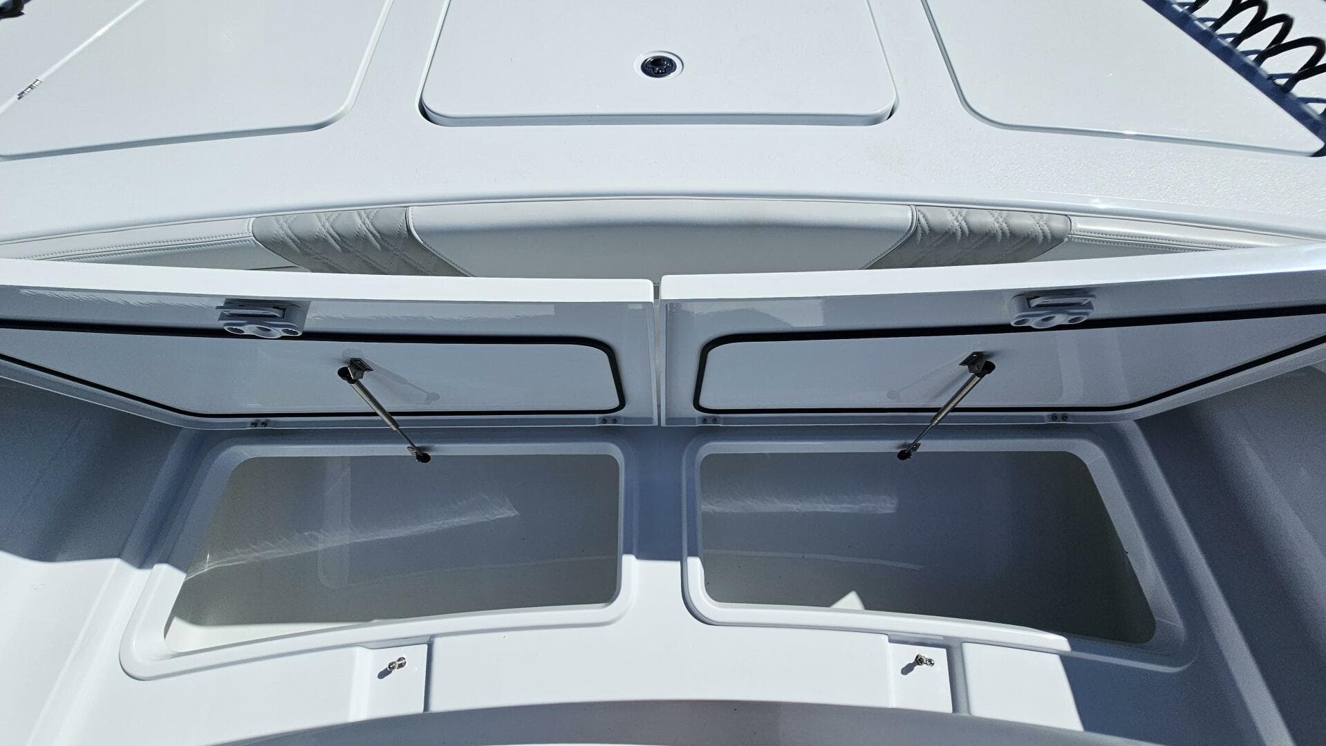 2025 Costa Custom 34 SV — photo 17