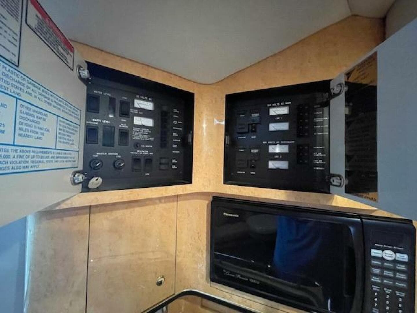 1998 Sea Ray 370 Sundancer — photo 38