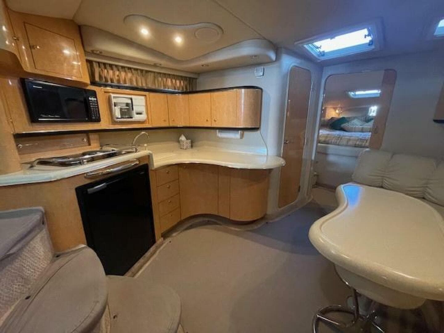 1998 Sea Ray 370 Sundancer — photo 24