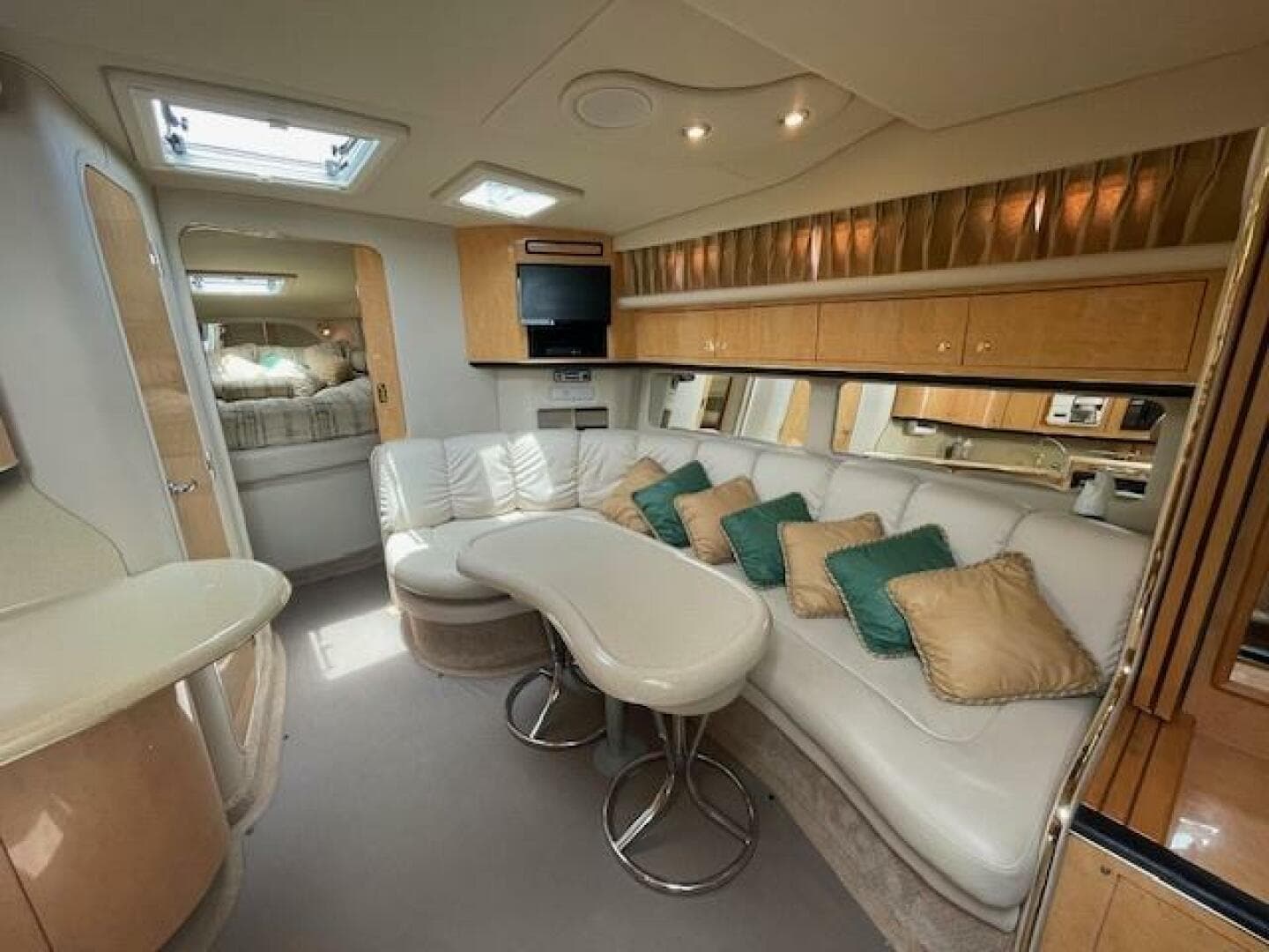 1998 Sea Ray 370 Sundancer — photo 43