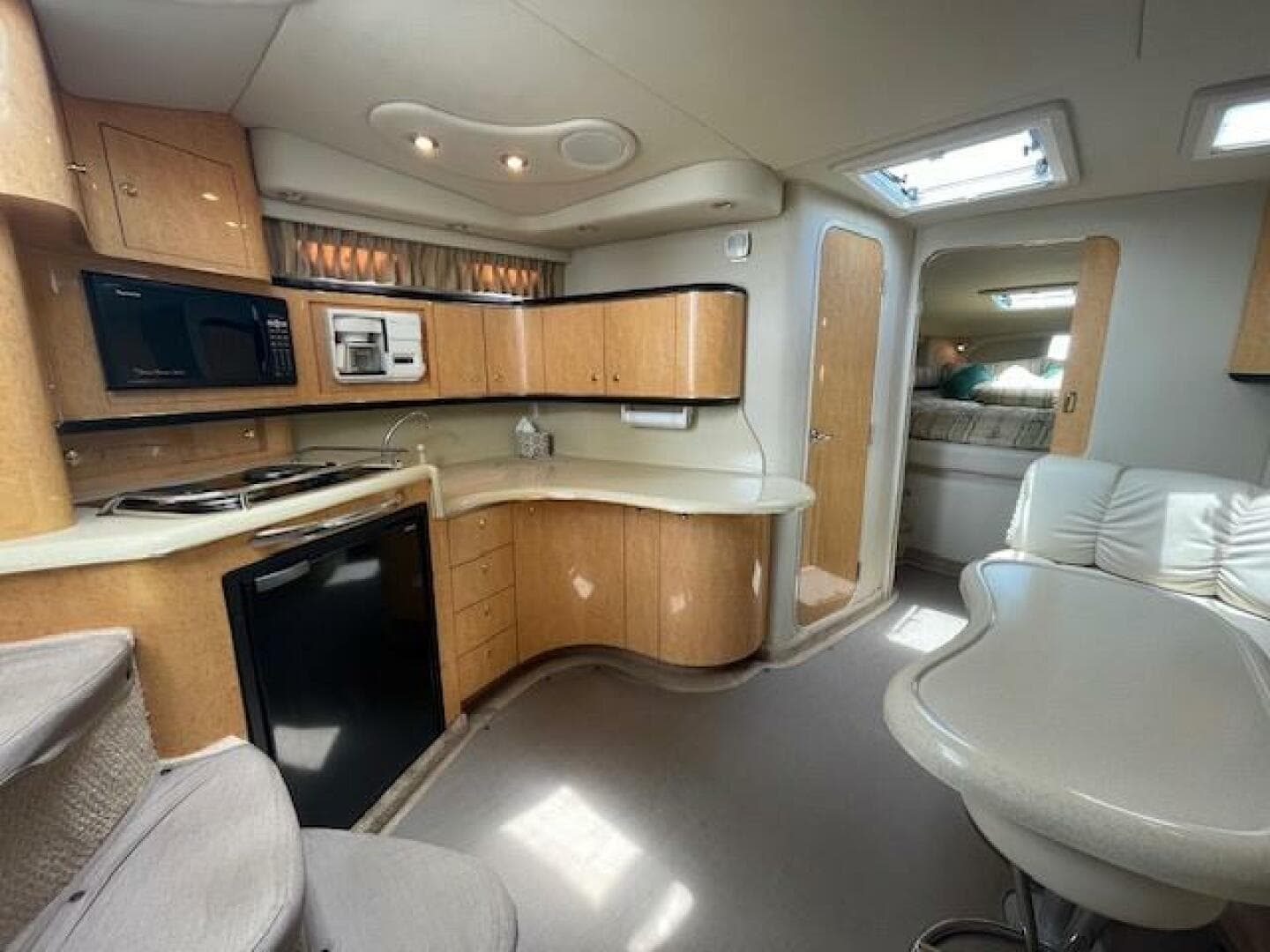 1998 Sea Ray 370 Sundancer — photo 41
