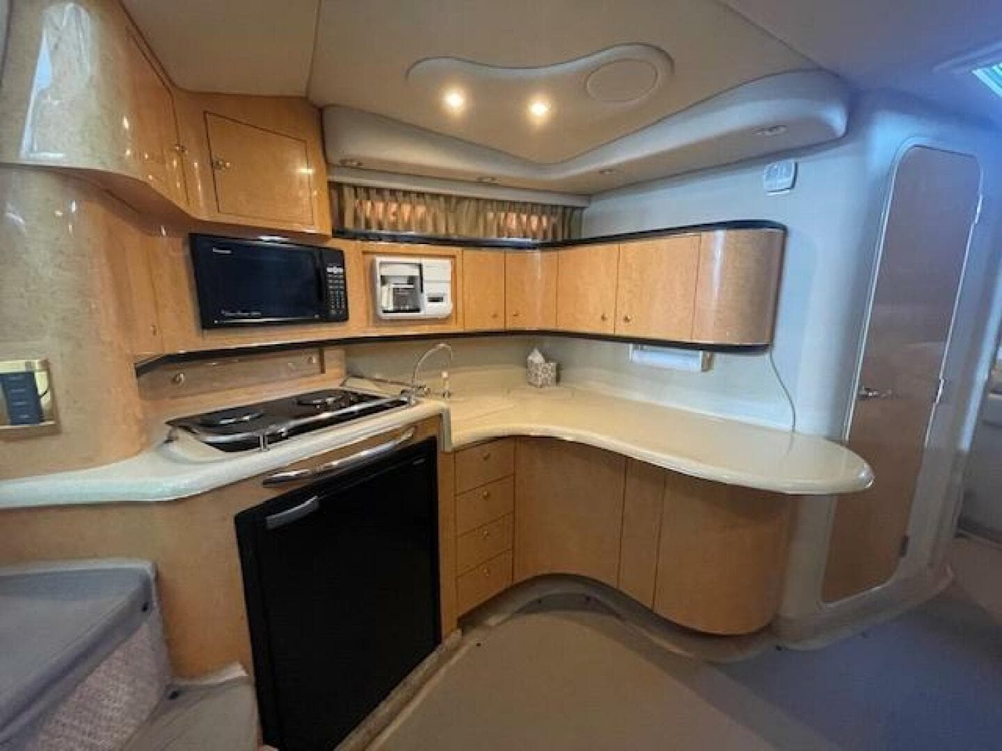 1998 Sea Ray 370 Sundancer — photo 37