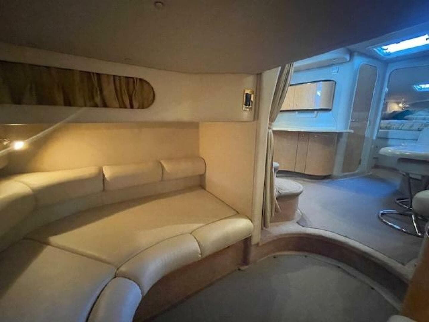 1998 Sea Ray 370 Sundancer — photo 36