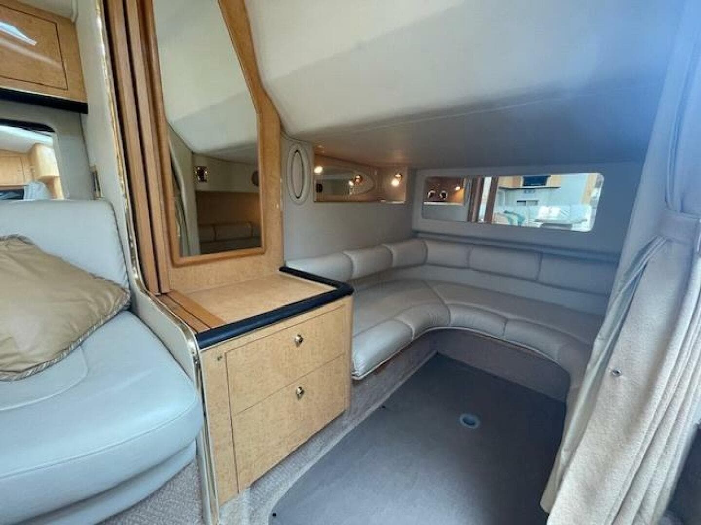 1998 Sea Ray 370 Sundancer — photo 44