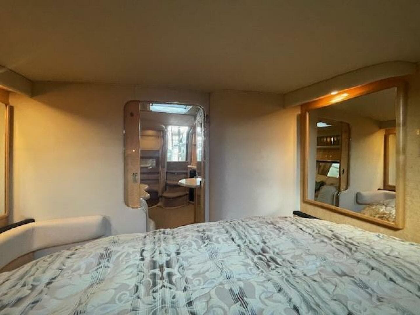 1998 Sea Ray 370 Sundancer — photo 31