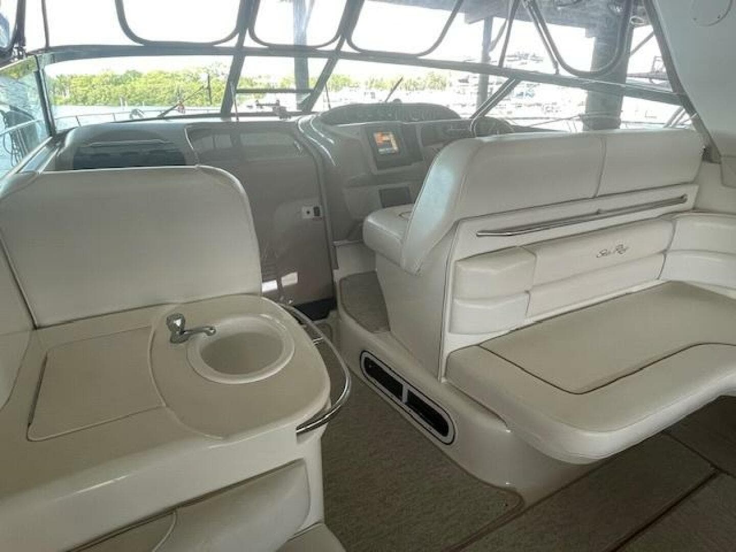 1998 Sea Ray 370 Sundancer — photo 19