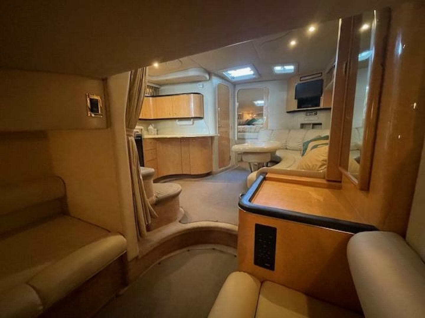 1998 Sea Ray 370 Sundancer — photo 35