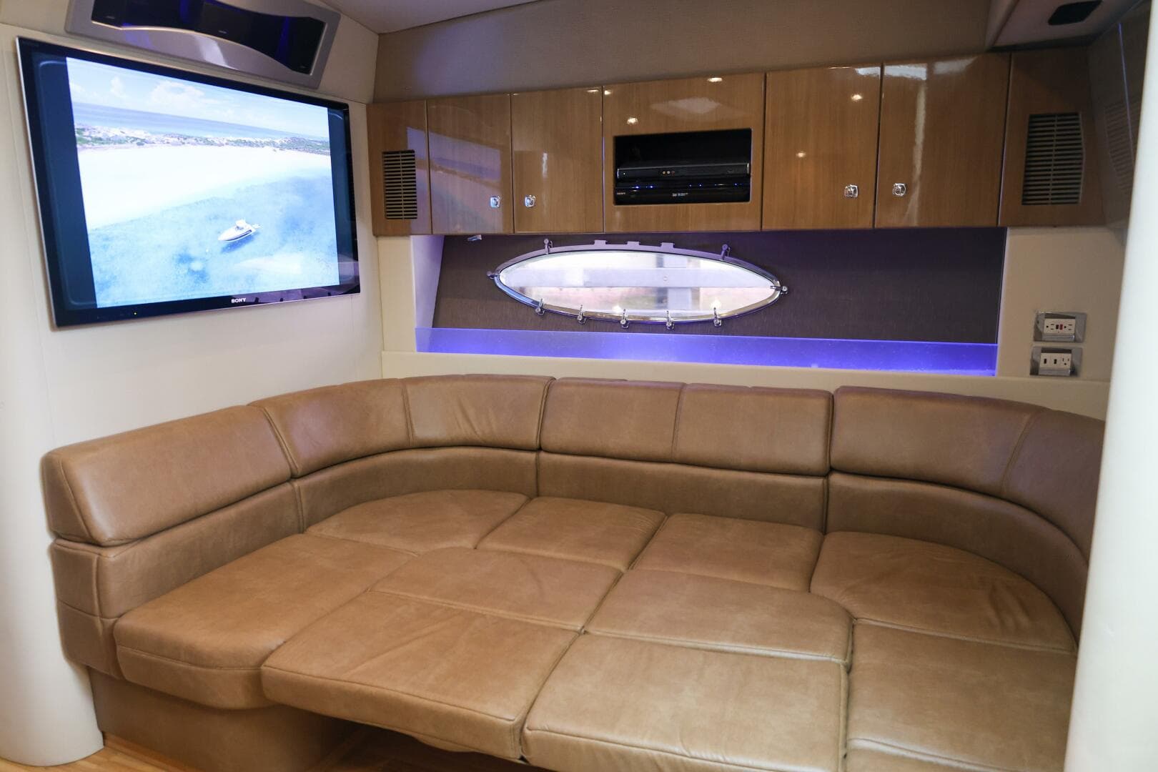 2013 Formula 45 Yacht — photo 32