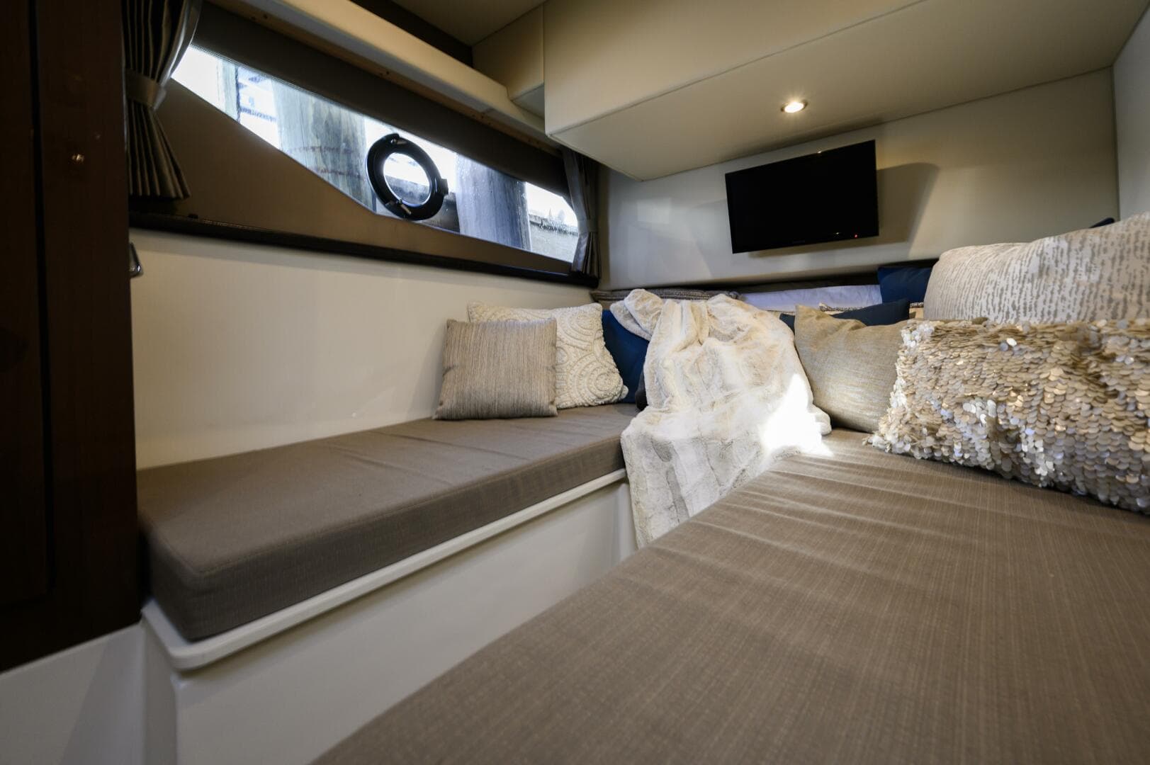 2017 Carver C40 — photo 28