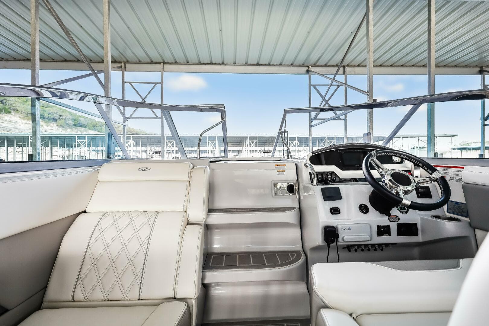 2020 Regal 28 Express — photo 9