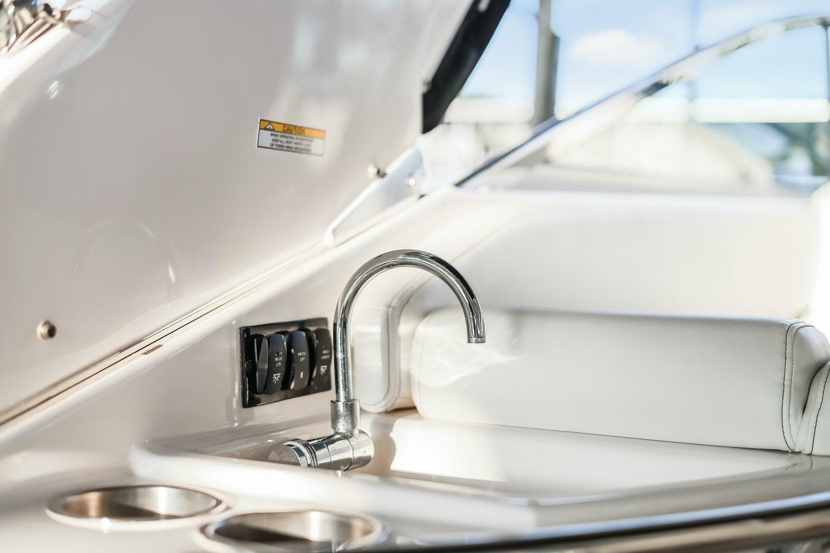 2020 Regal 28 Express — photo 14