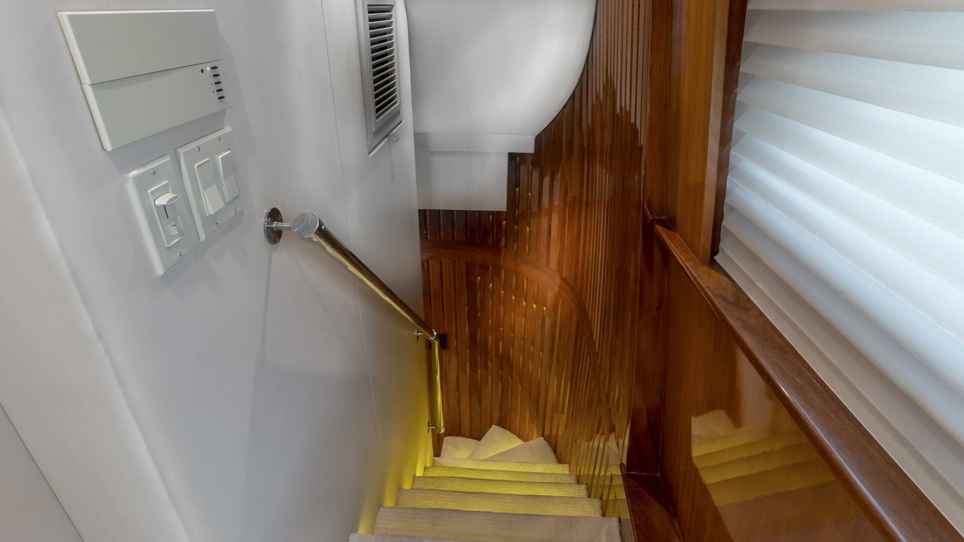 2007 Hatteras 80 — photo 36