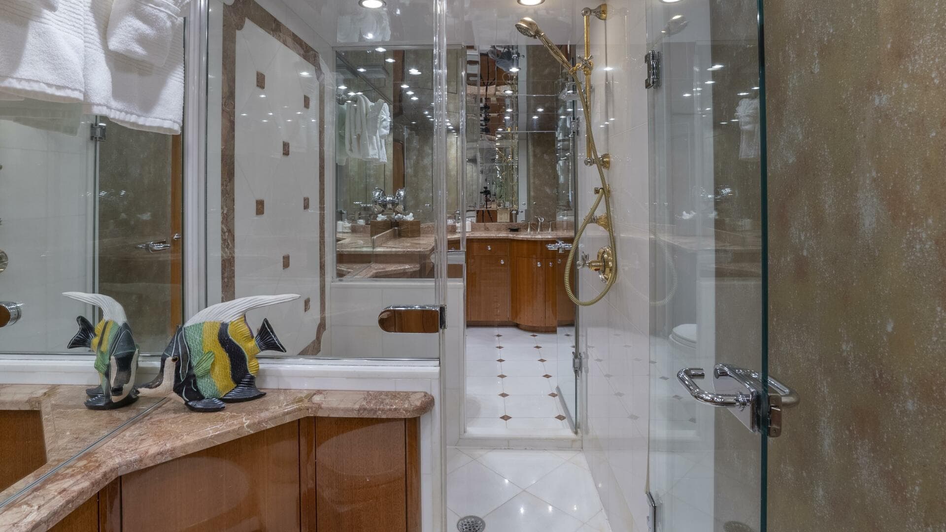 2007 Hatteras 80 — photo 46