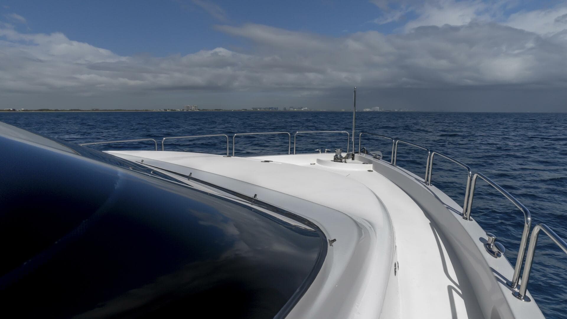 2007 Hatteras 80 — photo 20