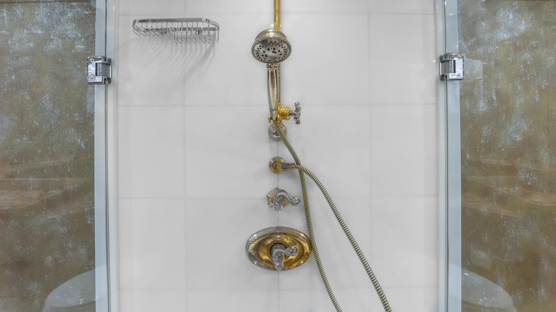 2007 Hatteras 80 — photo 48