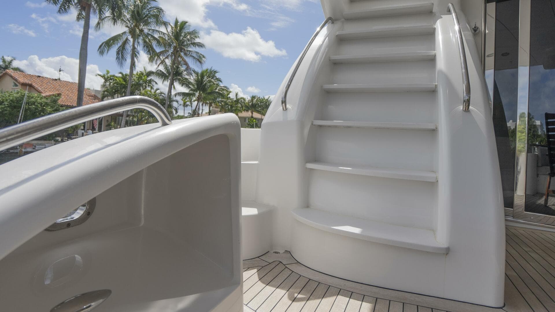 2007 Hatteras 80 — photo 14