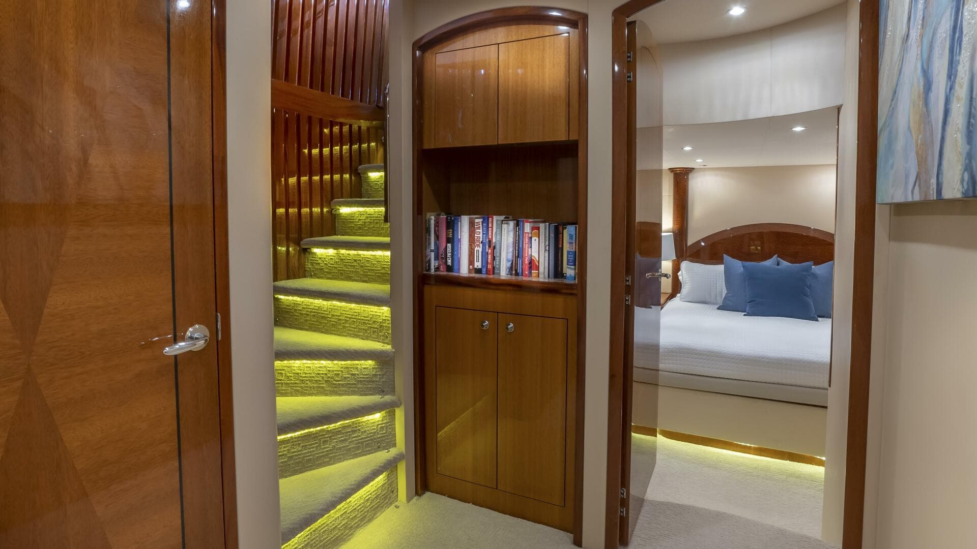 2007 Hatteras 80 — photo 37