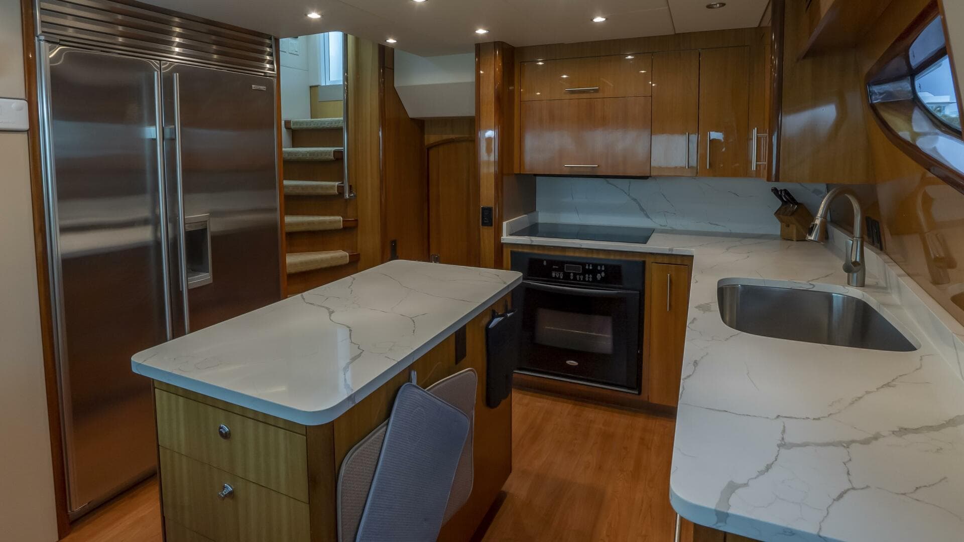 2007 Hatteras 80 — photo 31