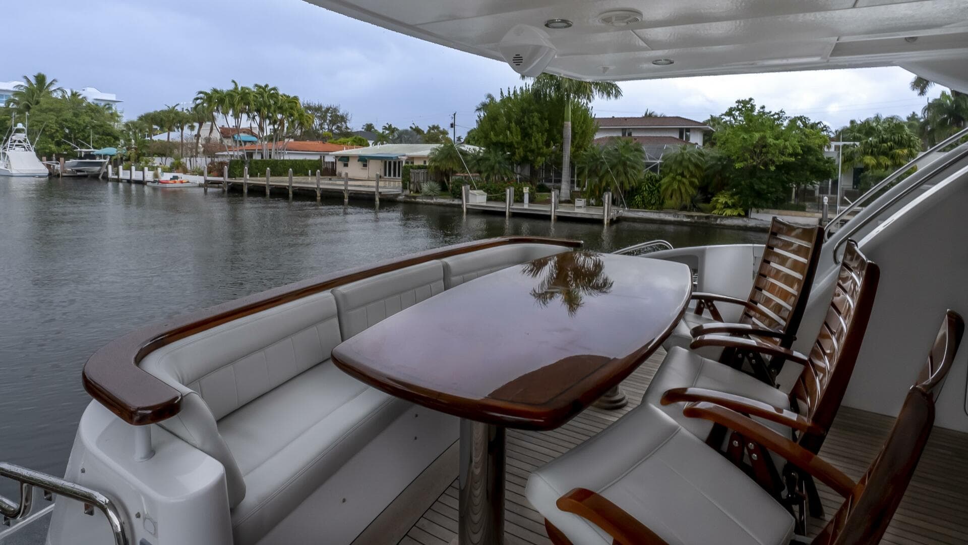 2007 Hatteras 80 — photo 16