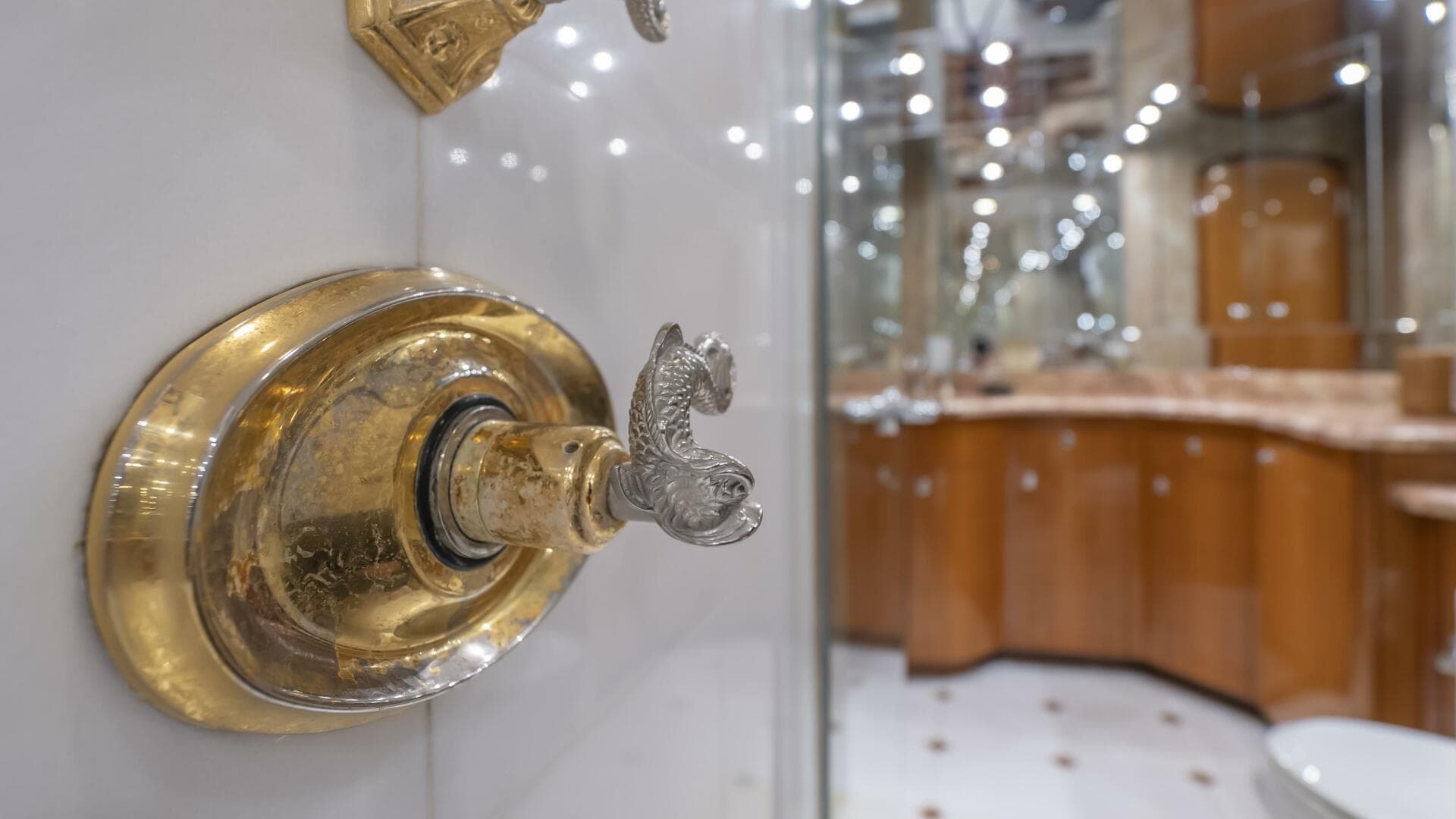 2007 Hatteras 80 — photo 49