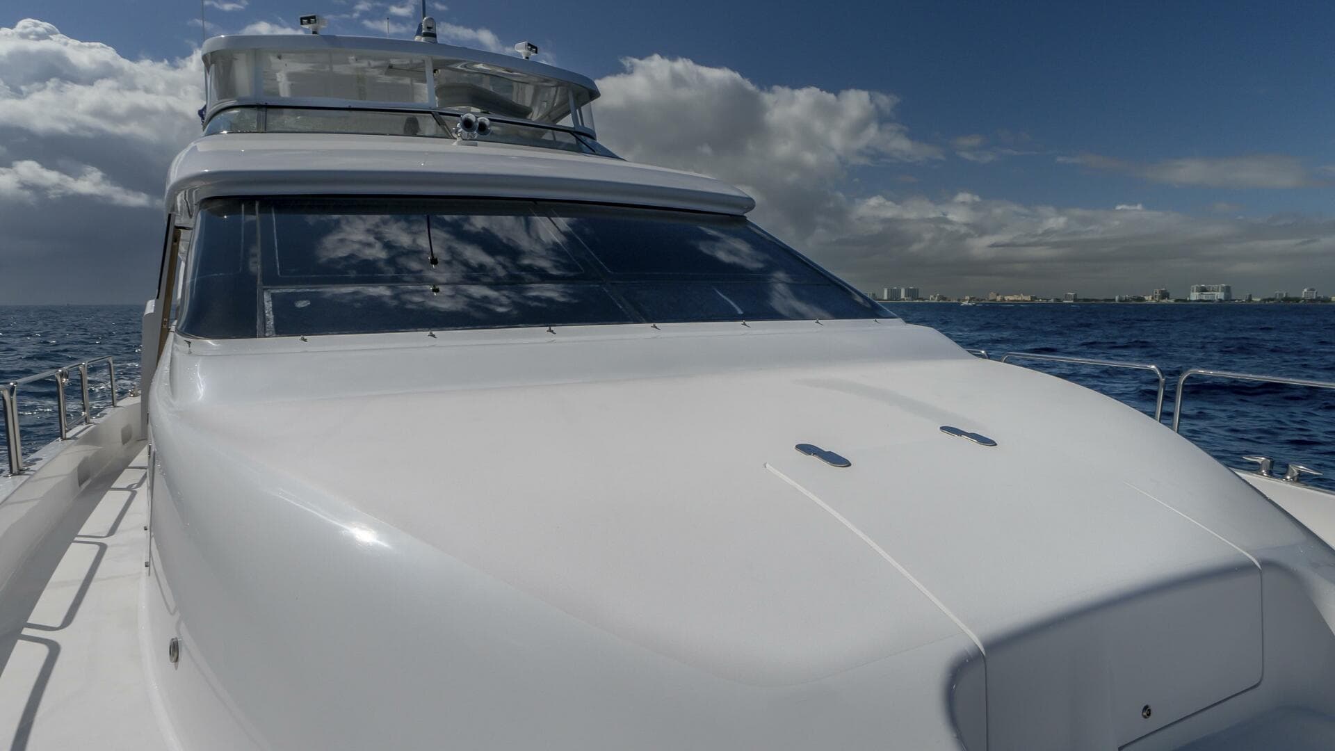 2007 Hatteras 80 — photo 19