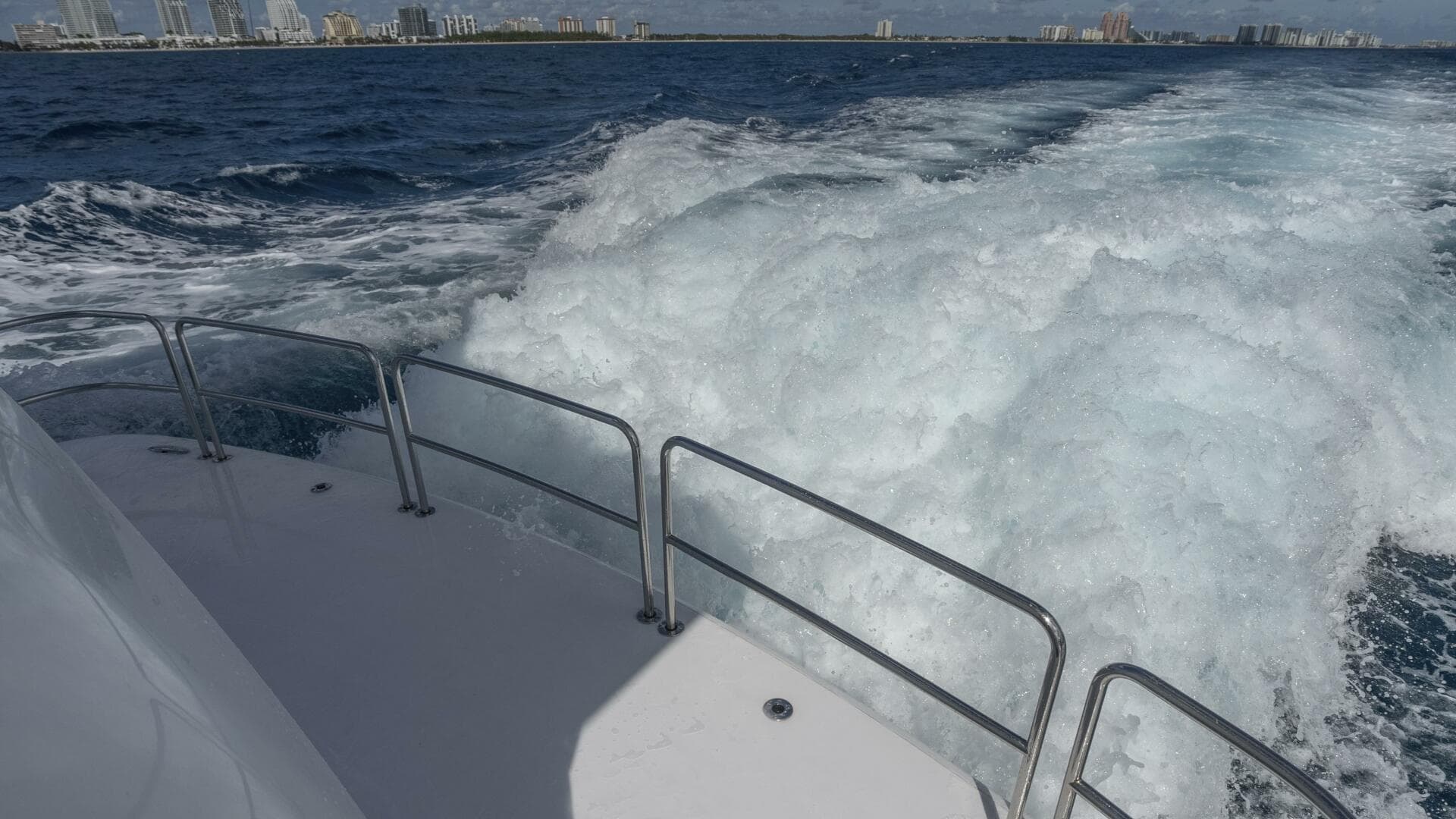 2007 Hatteras 80 — photo 11