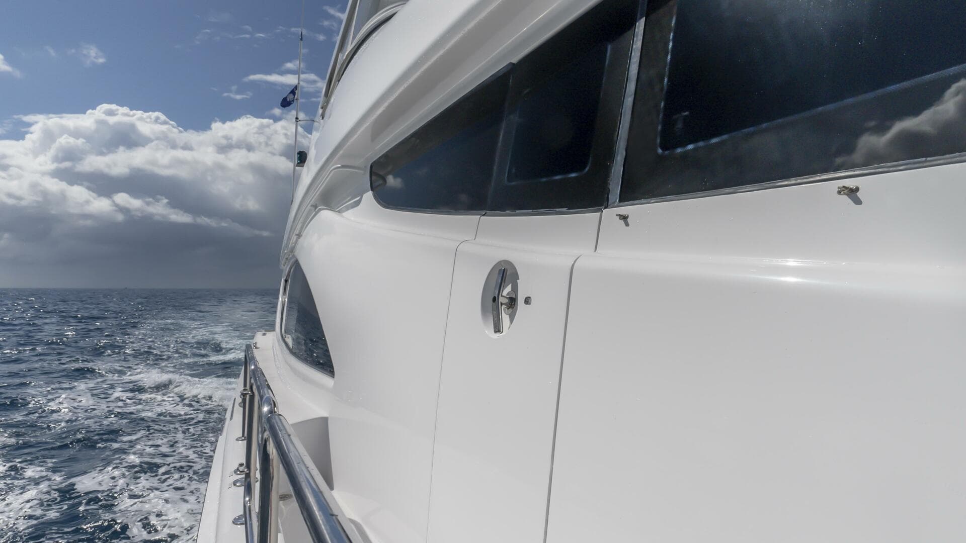 2007 Hatteras 80 — photo 21