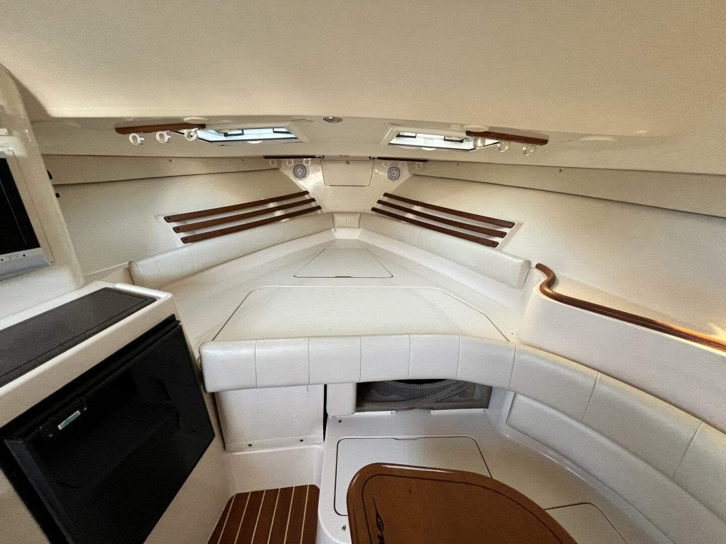 2004 Grady-White 330 Express — photo 21