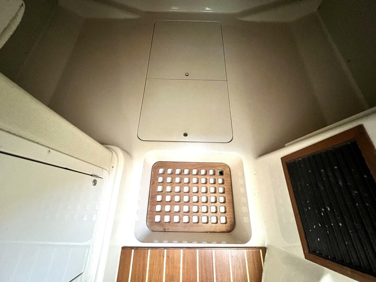 2004 Grady-White 330 Express — photo 25