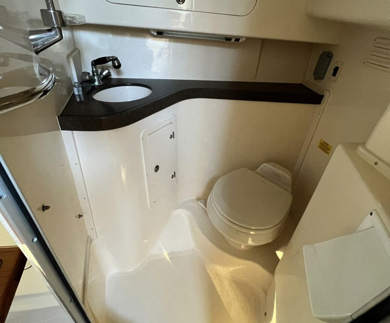 2004 Grady-White 330 Express — photo 24