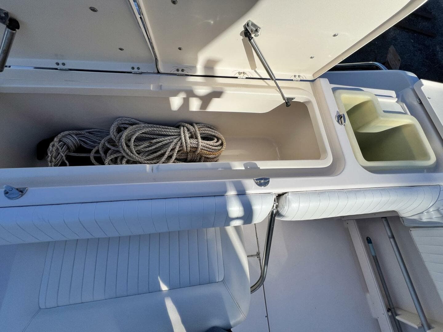 2004 Grady-White 330 Express — photo 34