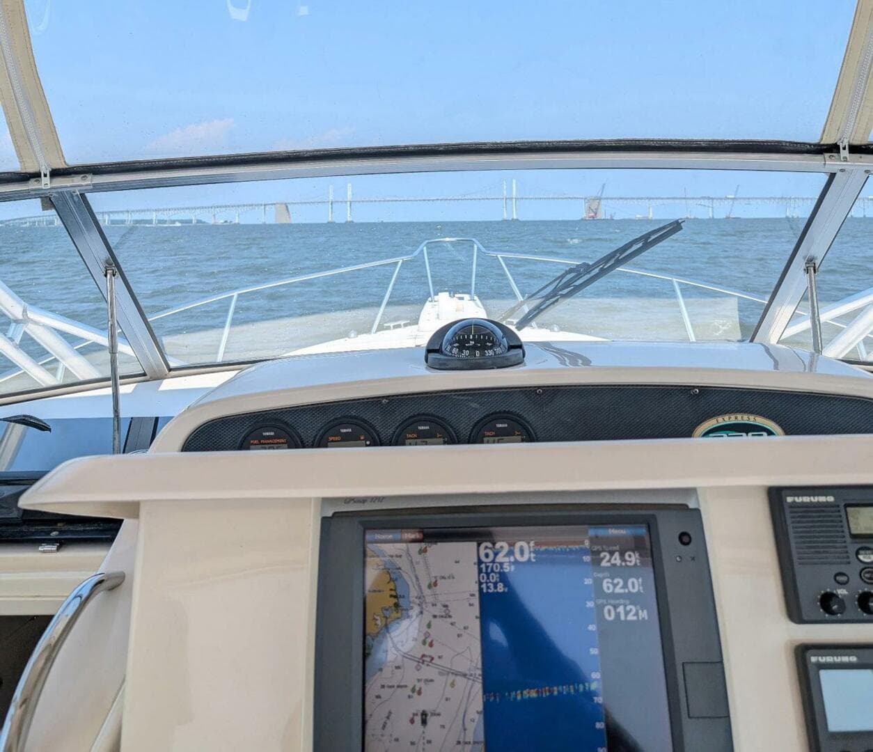 2004 Grady-White 330 Express — photo 16