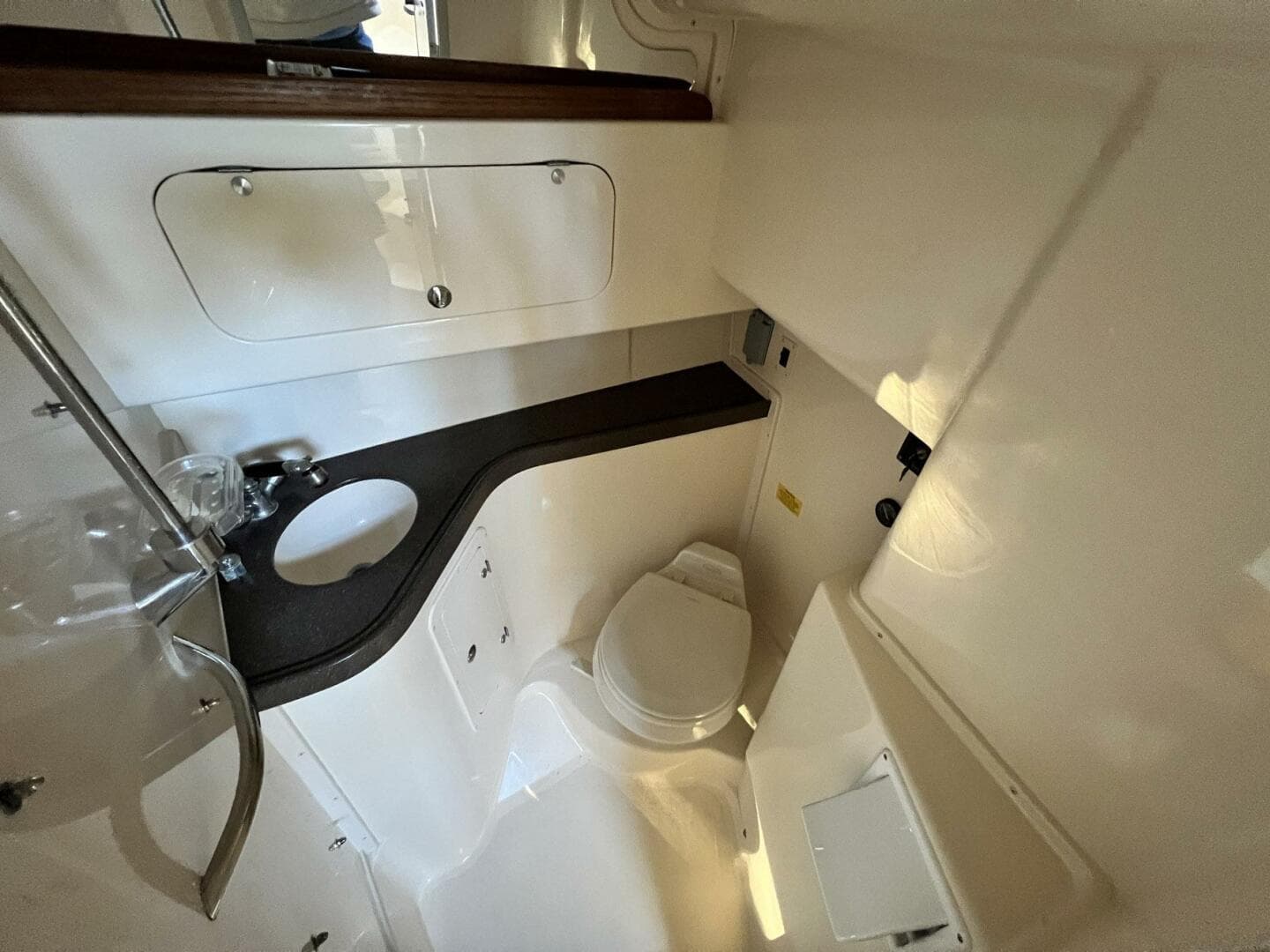 2004 Grady-White 330 Express — photo 23