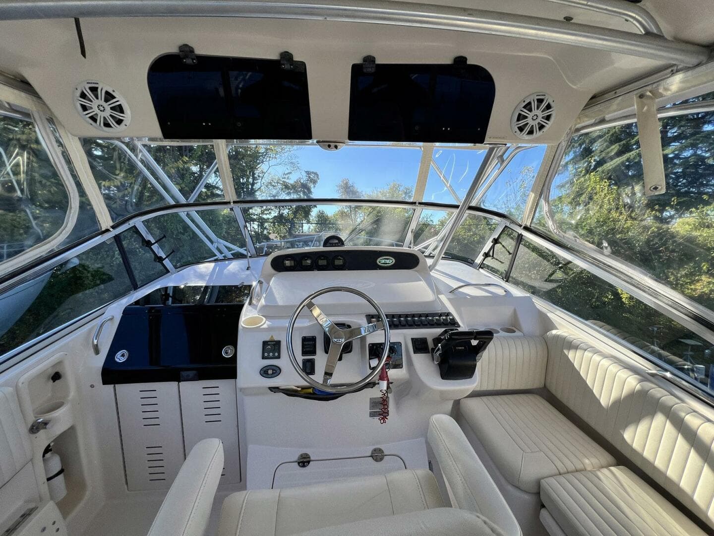 2004 Grady-White 330 Express — photo 14