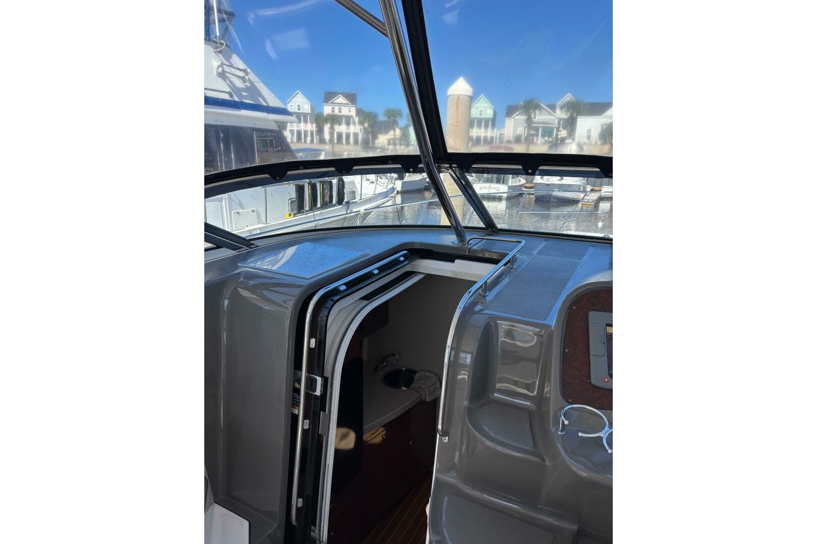 2007 Regal 3760 Sportyacht — photo 26