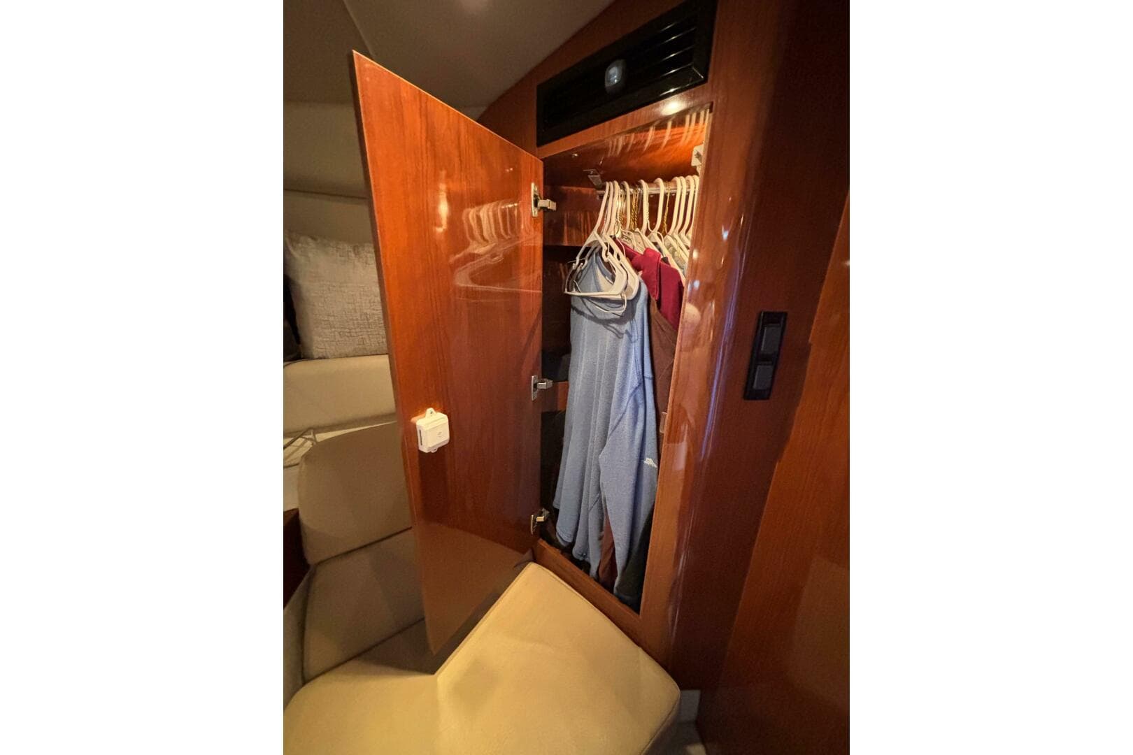 2007 Regal 3760 Sportyacht — photo 39