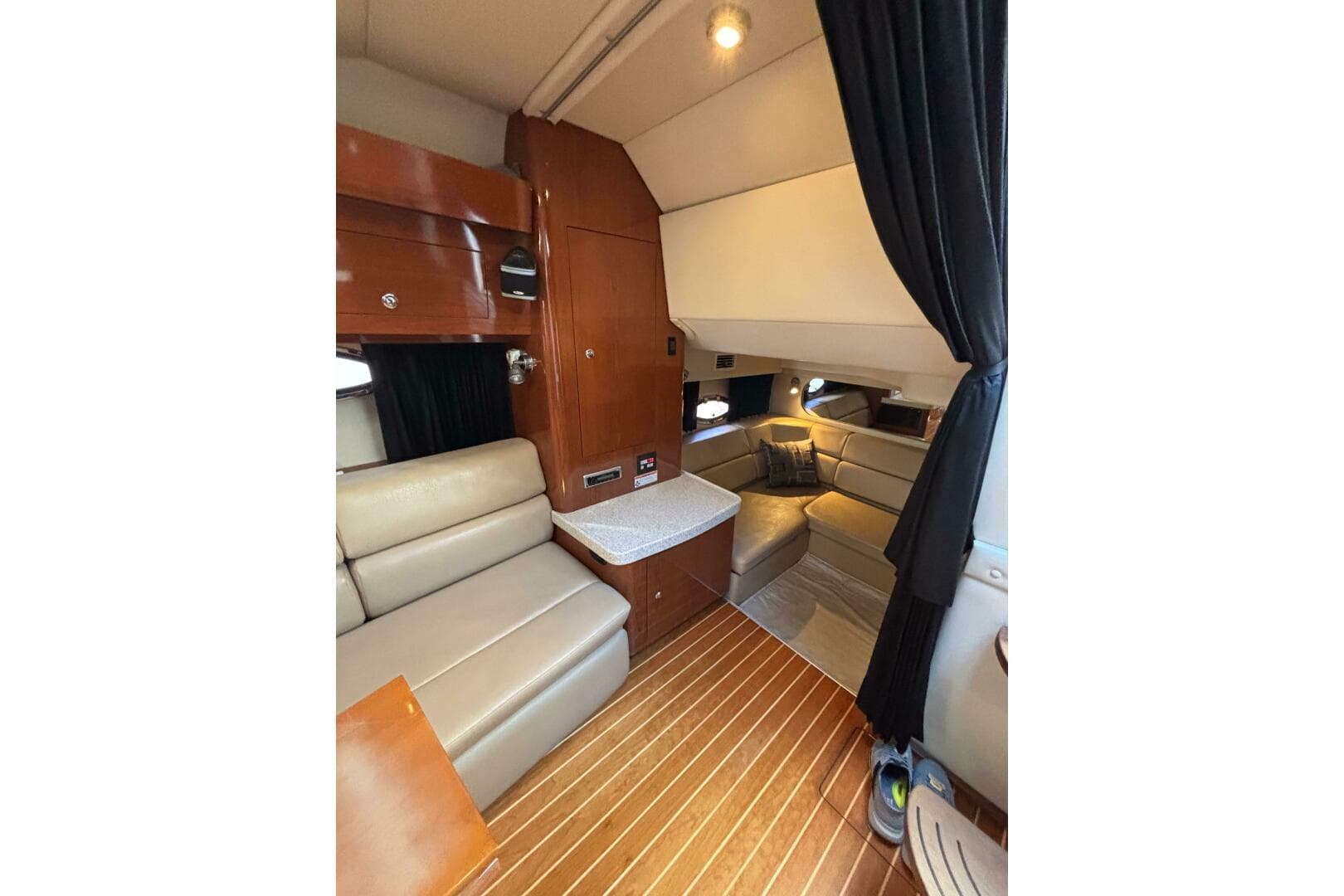 2007 Regal 3760 Sportyacht — photo 46