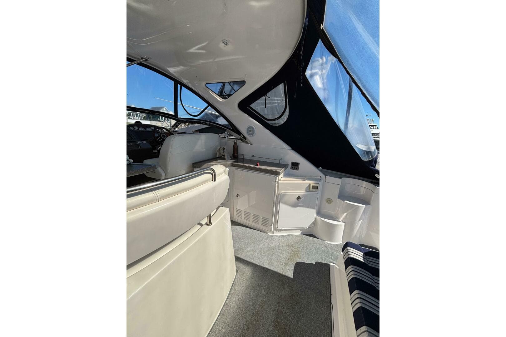 2007 Regal 3760 Sportyacht — photo 18