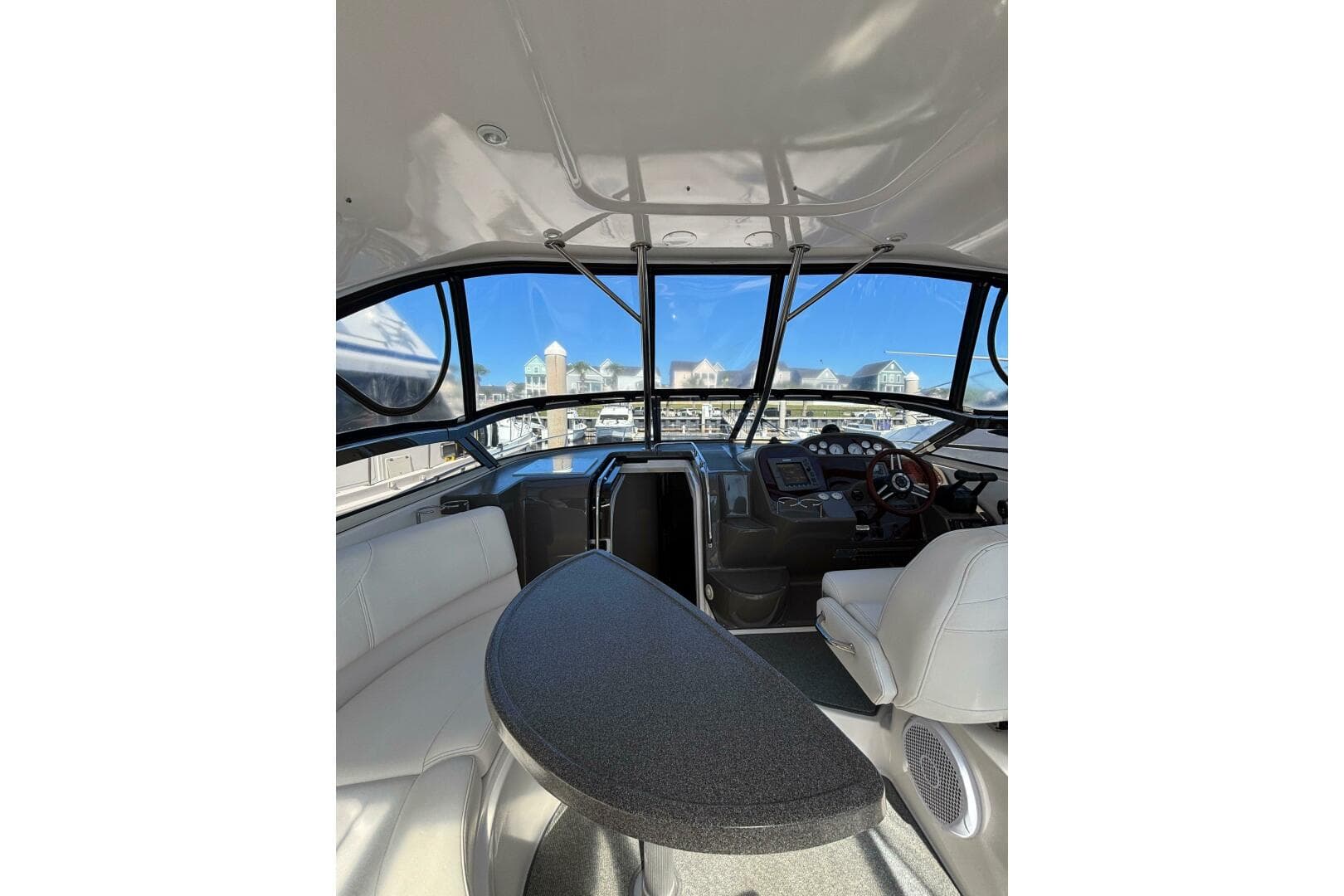 2007 Regal 3760 Sportyacht — photo 21